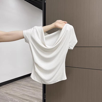 Ruffled Neckline T-shirt That Subtly Reveals Your Collarbone For A Pure Yet Alluring Look