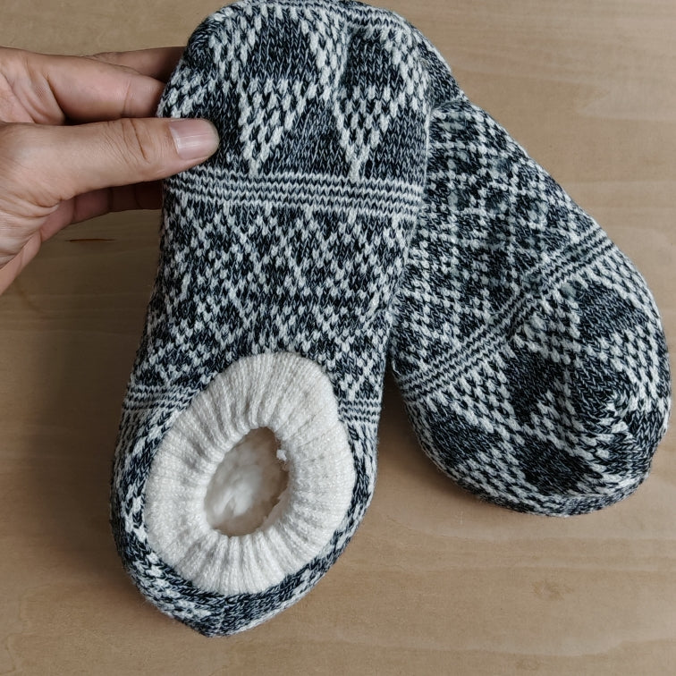 Warm And Lovely Glue-dispensing Non-slip Floor Shoes