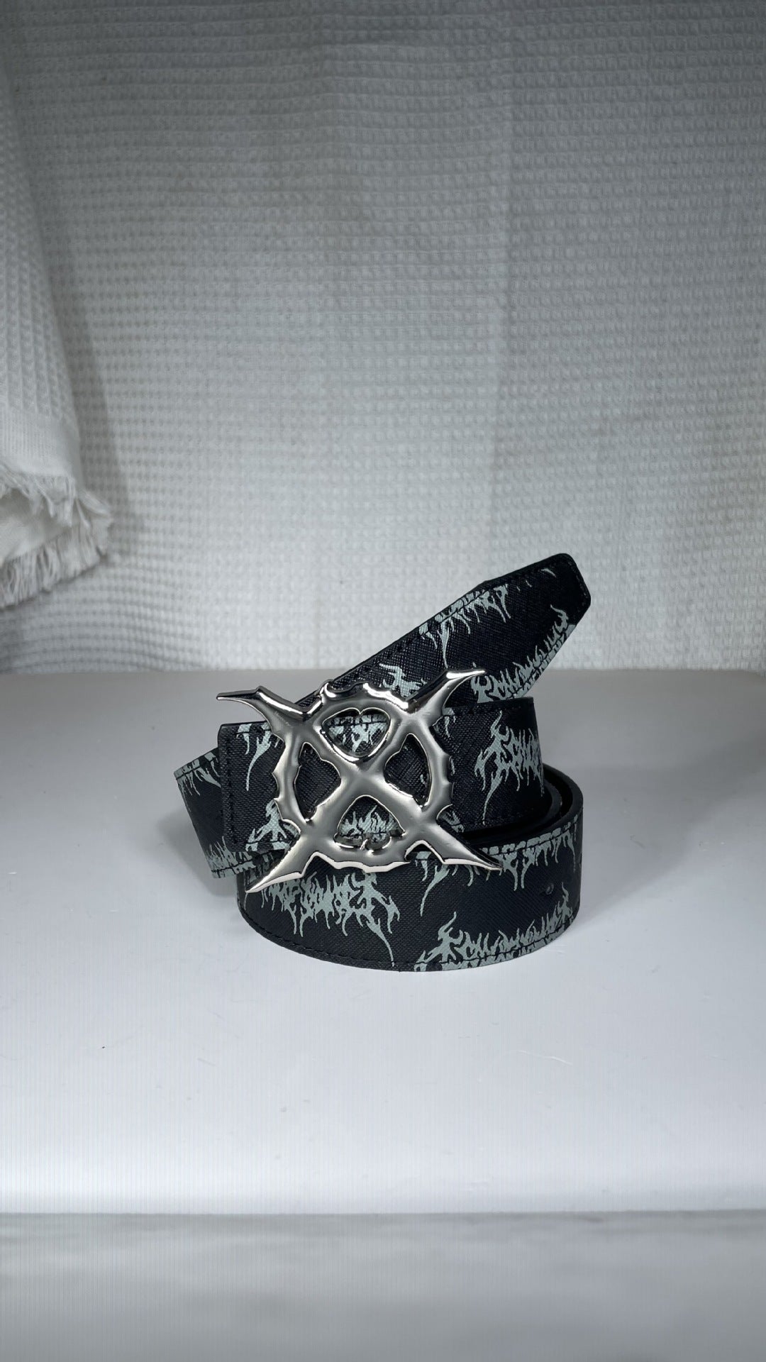 Personality Alien Punk Hollow Eye Rivet Belt Men